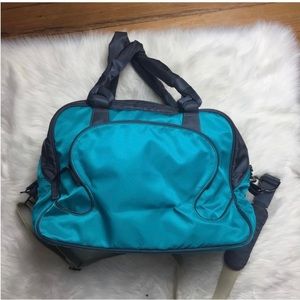 Duffle bag for gym or get away weekends with a lots pockets!